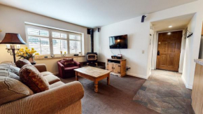 Mammoth Estates Studio Condos 2 Blocks from The Village Gondola Station